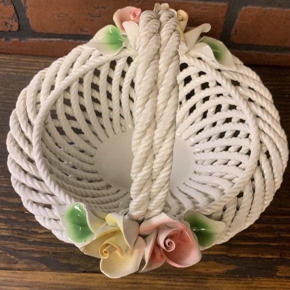 Capodiamonte Style Ceramic Floral Sculpted Roses Basket Vintage Home Accent Art - Picture 11 of 16